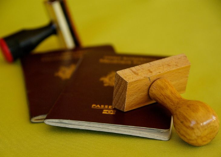 Türkiye'de Oturma İzni (İkamet Tezkeresi) Şartları